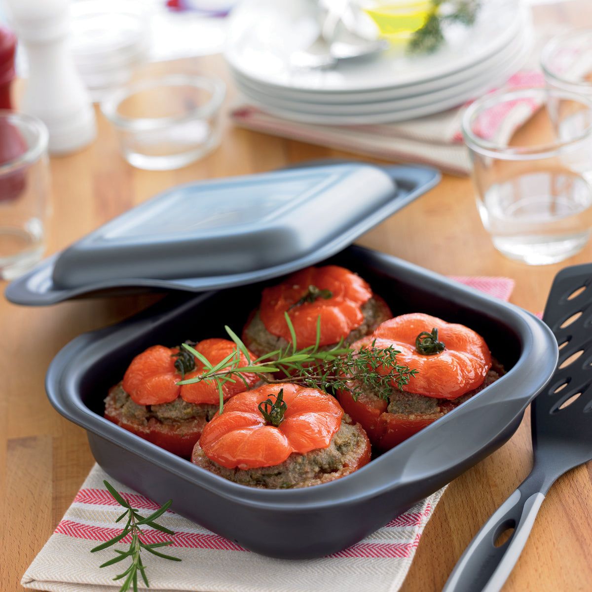 Baking Tupperware Ultrapro 2-qt./2 L Square Pan With Cover | 71408-QWSO