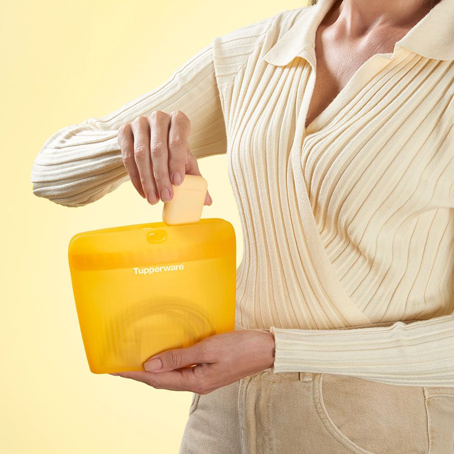 Lunch and Snacks Tupperware Ultimate Silicone Stand-up Bag Small Green | 80531-DBWL
